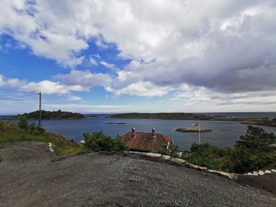Utsikt mot Kalvøya. Foto: Steinar Grøtterød