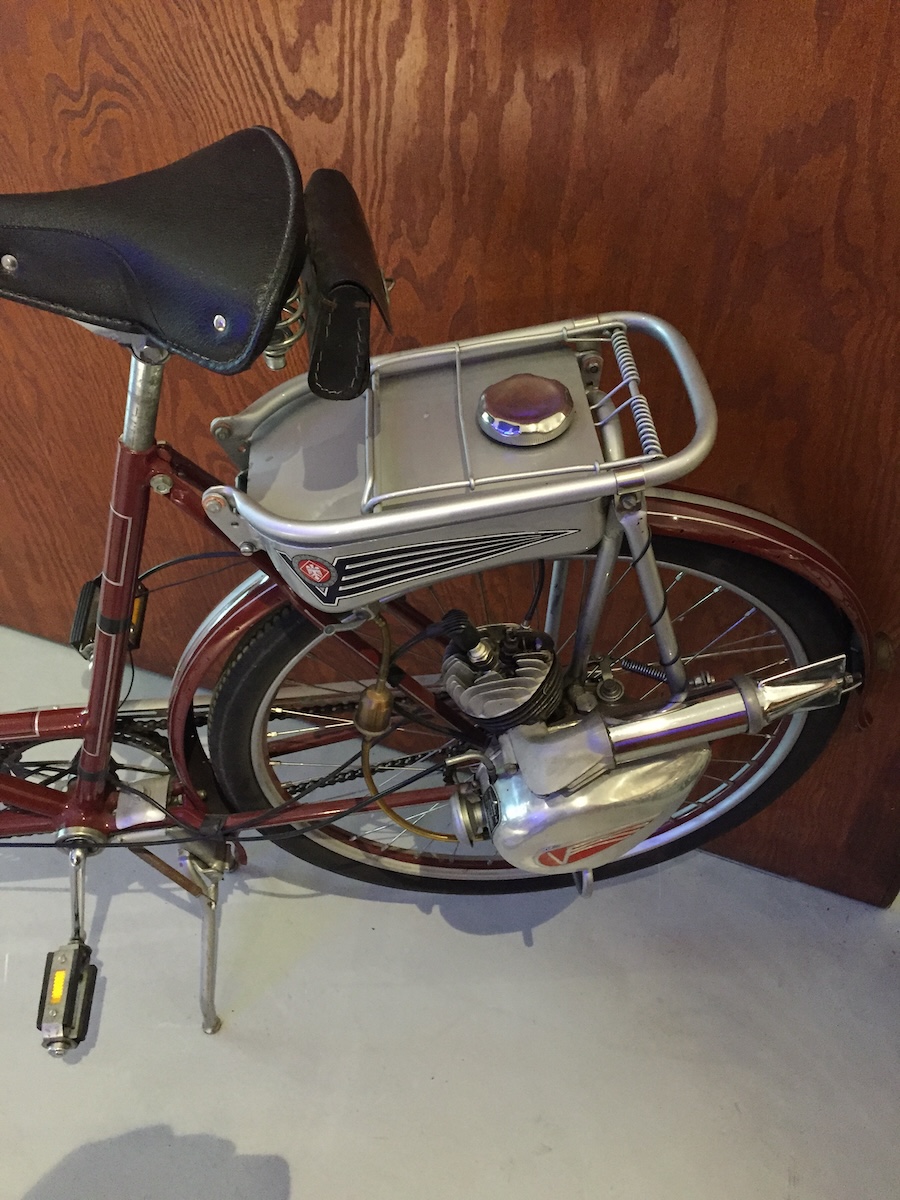 Monark tandem med bensinmotor fra 1950. Z museum.