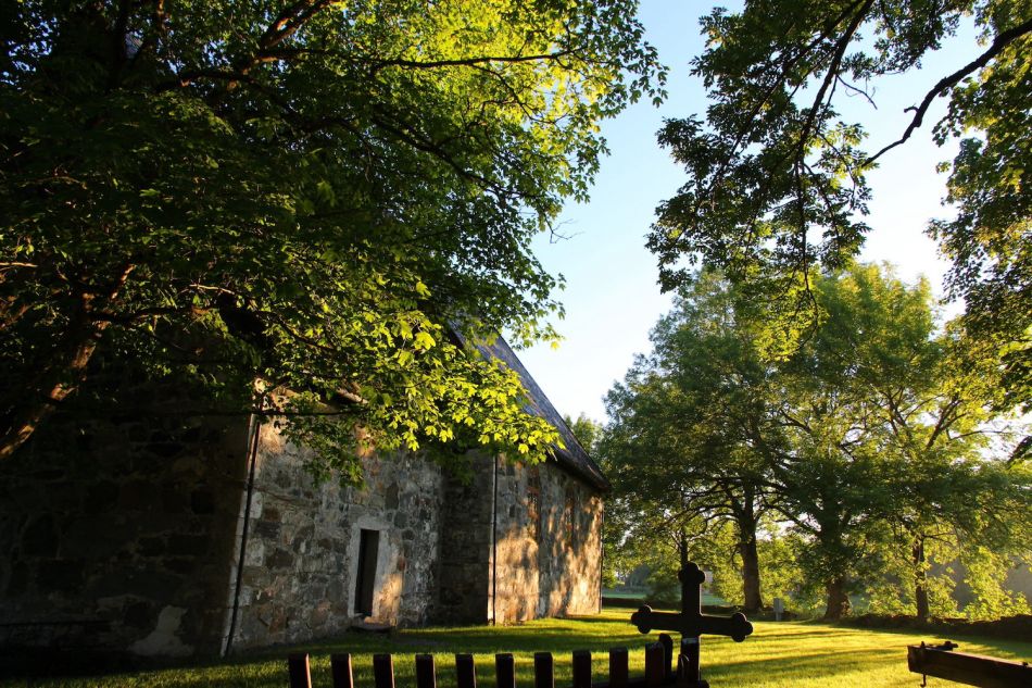 Steinkirken ved Logtun. Foto: Øyvind Wold